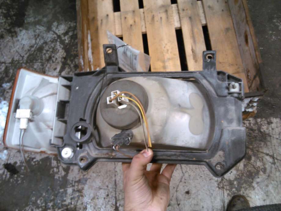 Frontlykt venstre halogen til VW Transporter / Caravelle 1990-2003 (T4) (T4)