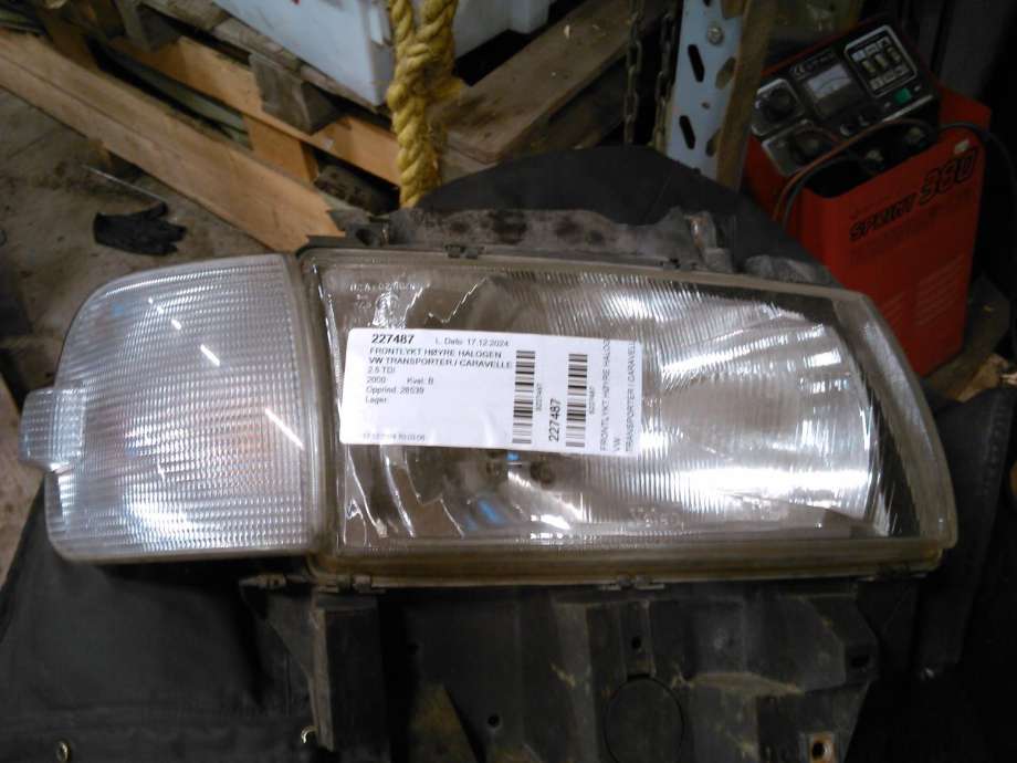 Frontlykt høyre halogen til VW Transporter / Caravelle, 1990-2003 (T4) (T4) 