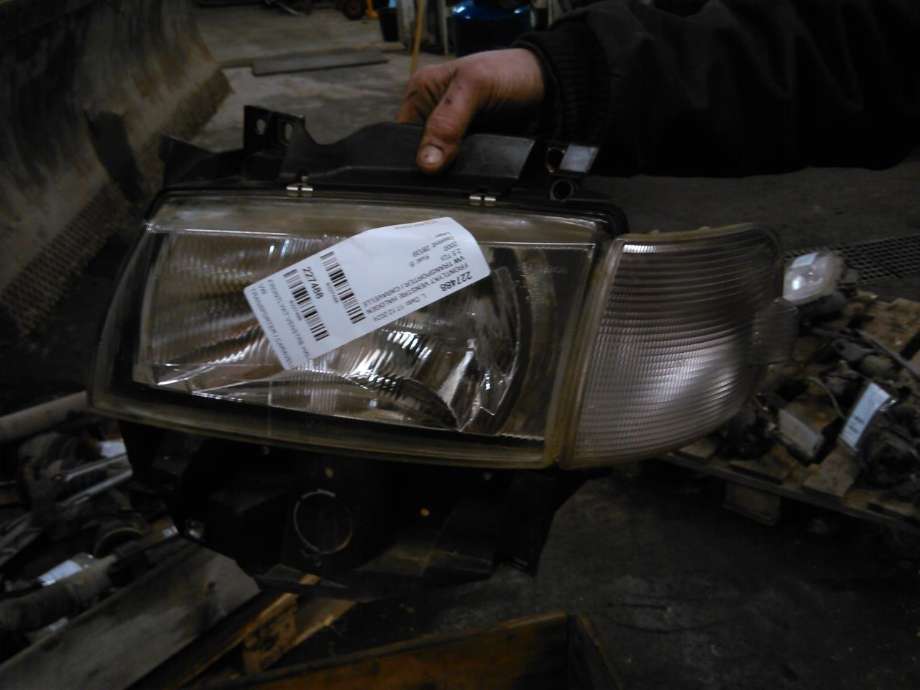 Frontlykt venstre halogen til VW Transporter / Caravelle, 1990-2003 (T4) (T4) 