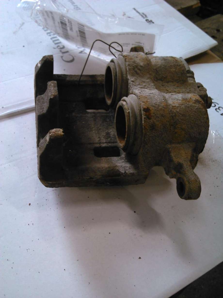 Bremsecaliper venstre foran til Nissan X-Trail 2002-2007 (T30) (T30) 