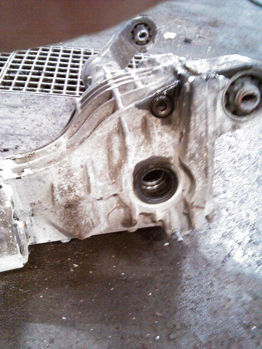 Kardang klokke foran til Nissan Navara 2005-2010 (Fase 1) (D40) (D40) 