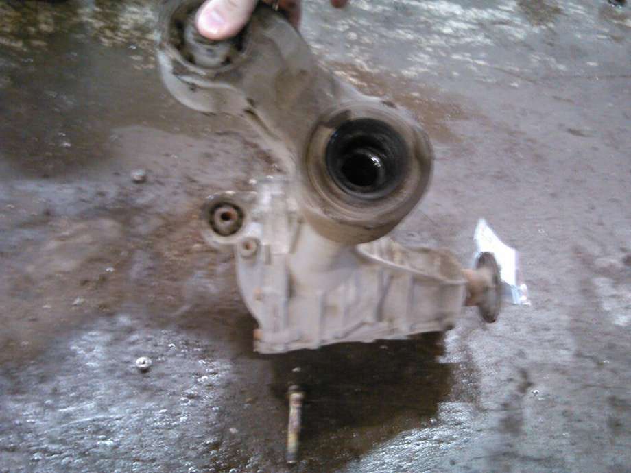 Kardang klokke foran til Nissan Navara 2005-2010 (Fase 1) (D40) (D40) 