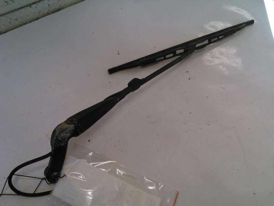 Viskerarm bakrute til Nissan Patrol, 2004-2010 (Fase 2) (Y61) (Y61) 