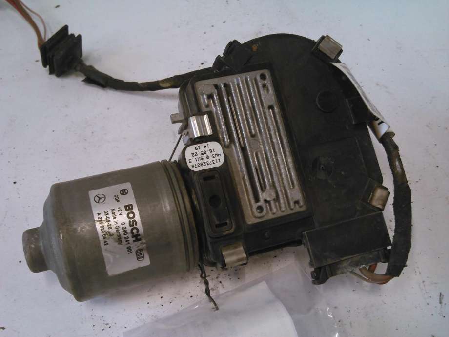 Viskermotor frontrute til Mercedes E-Klasse 2002-2006 (Fase 1) (W211) (W211) (0390241801|A2118200442|)