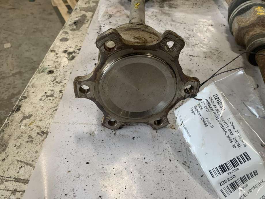 Drivaksel høyre bak, diesel/automat til Nissan Pathfinder 2005-2010 (Fase 1) (R51) (R51) 