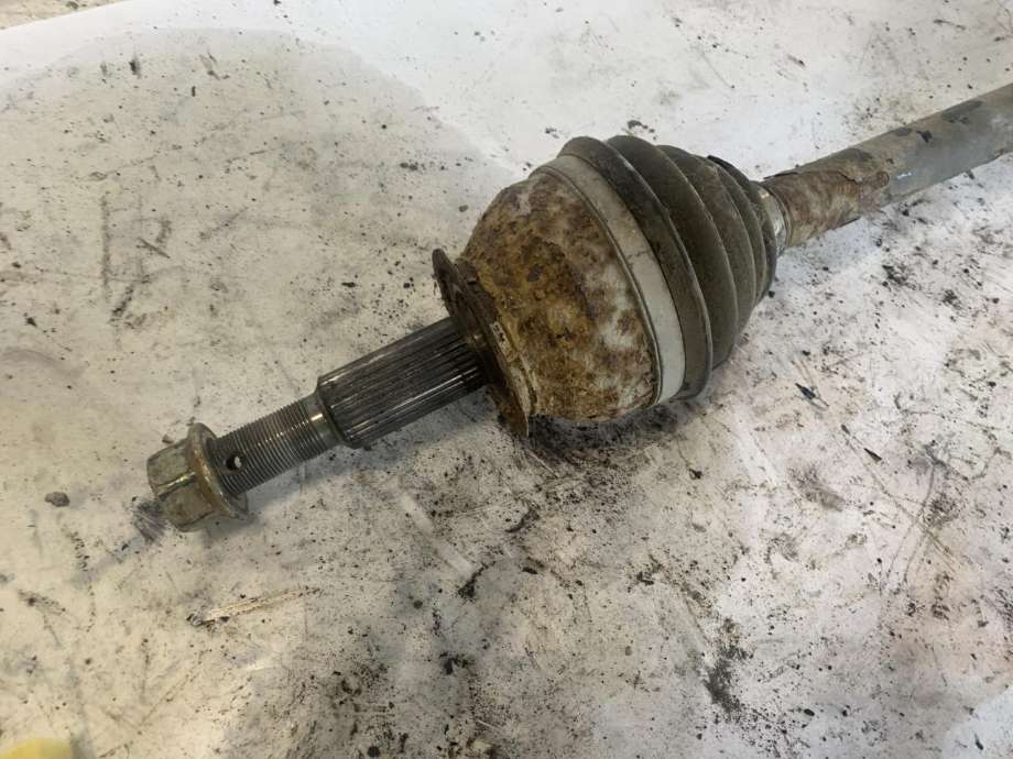Drivaksel venstre bak, diesel/automat til Nissan Pathfinder 2005-2010 (Fase 1) (R51) (R51) 