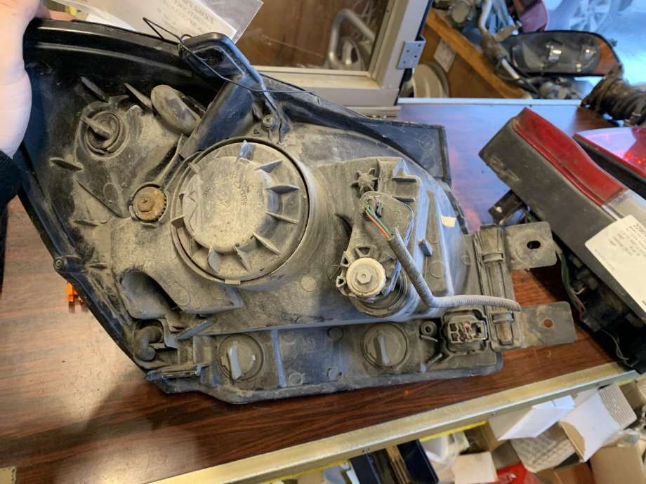 Frontlykt venstre halogen til Kia Sportage 2005-2010 (Type II)