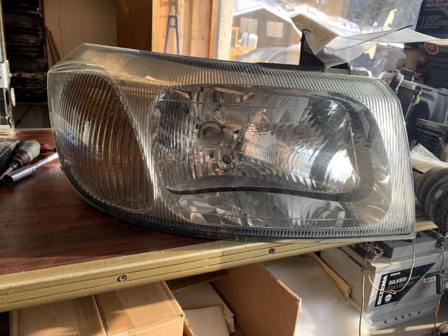 Frontlykt høyre halogen til Ford Transit, 2000-2005  