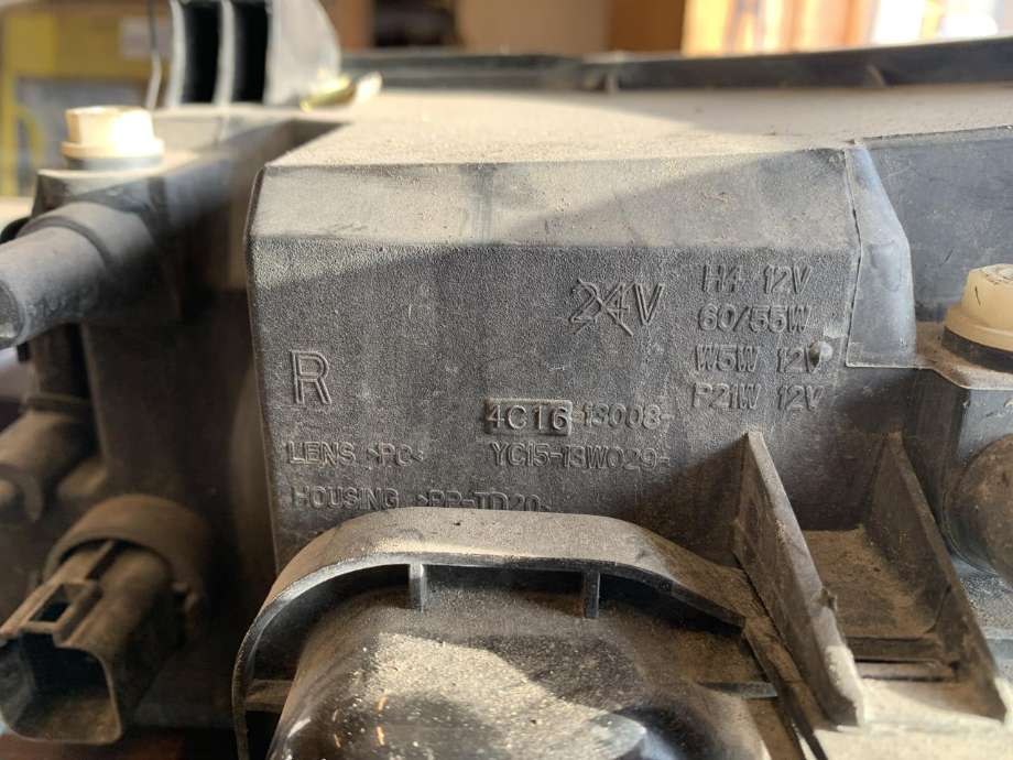 Frontlykt høyre halogen til Ford Transit 2000-2005  