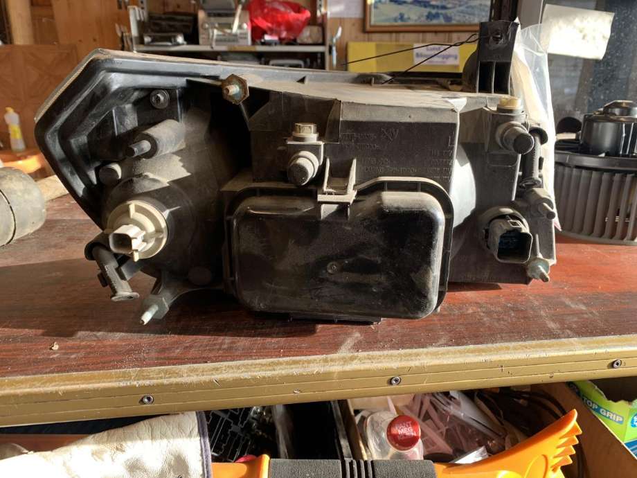 Frontlykt venstre halogen til Ford Transit 2000-2005  