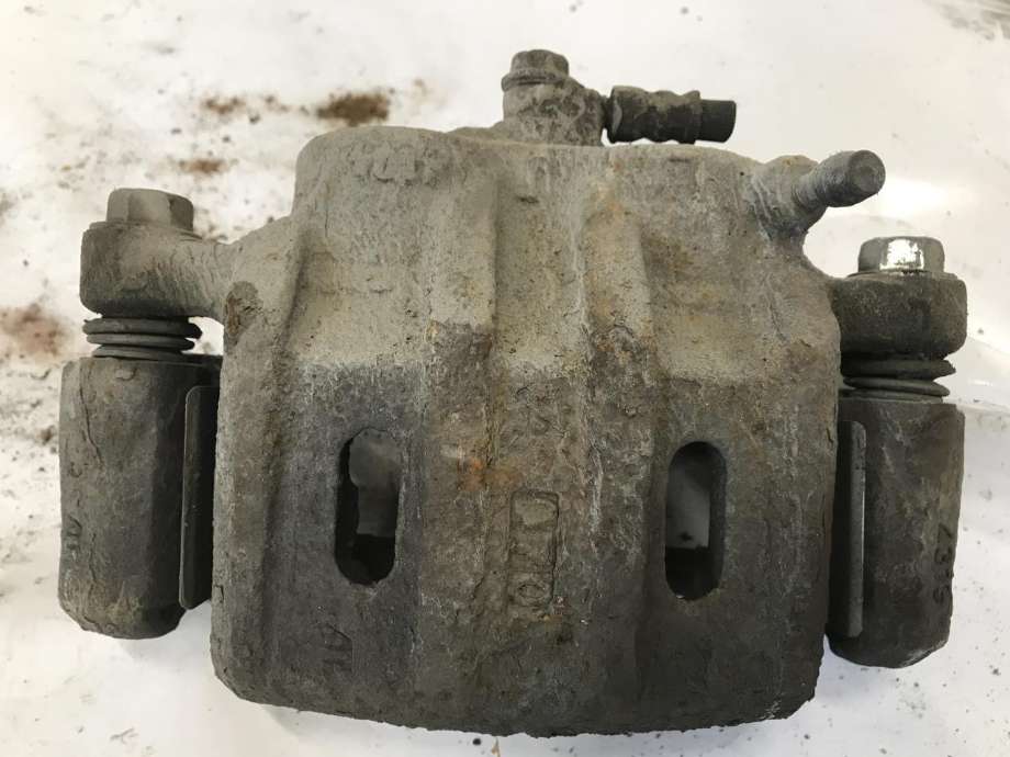 Bremsecaliper venstre foran til Mitsubishi Outlander, 2010-2012 (Type II, Fase 2)  