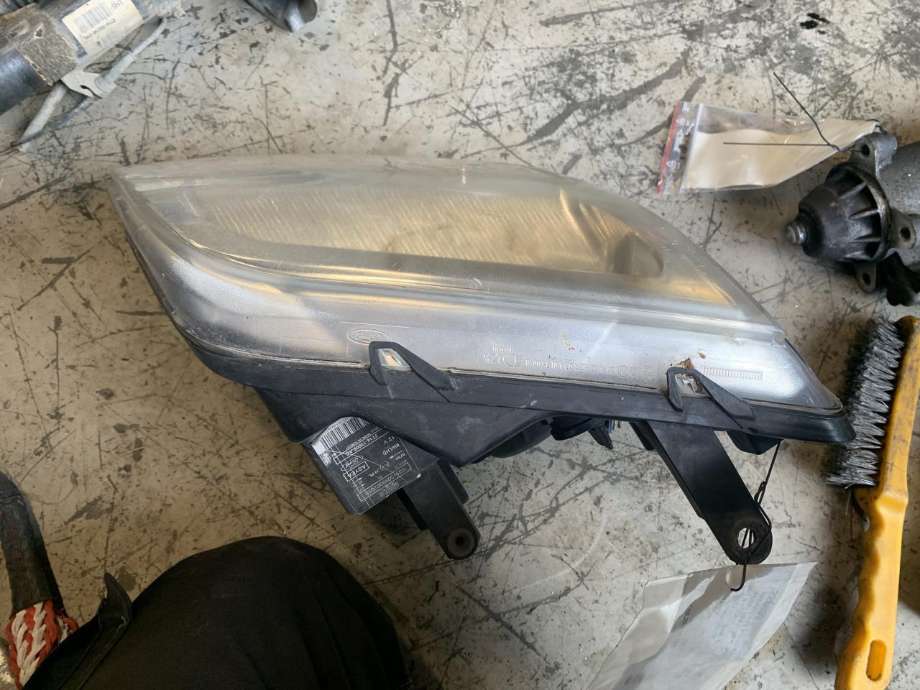 Frontlykt høyre halogen til Ford Transit Connect 2009-2013 (Type I, Fase 2)