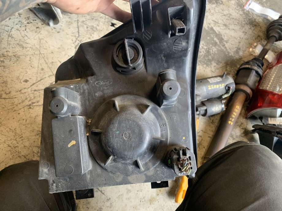 Frontlykt høyre halogen til Ford Transit Connect 2009-2013 (Type I, Fase 2)