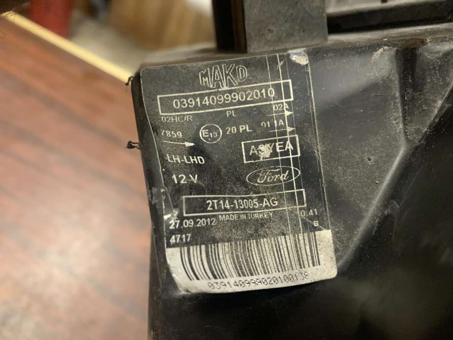 Frontlykt venstre halogen til Ford Transit Connect 2009-2013 (Type I, Fase 2)