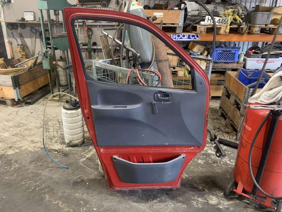 Dør venstre foran til Toyota Hiace 1996-2001 (Fase 1)  