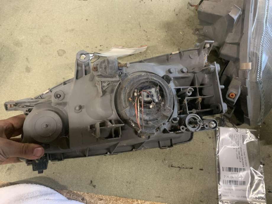 Frontlykt høyre halogen til Toyota Hiace 1996-2001 (Fase 1)  
