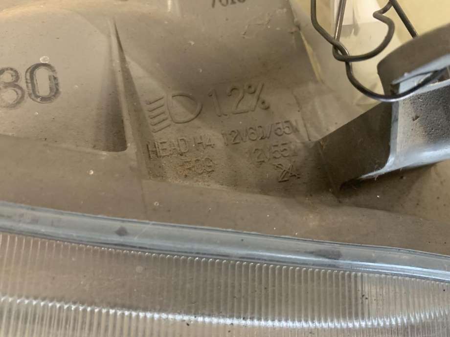 Frontlykt høyre halogen til Toyota Hiace 1996-2001 (Fase 1)  