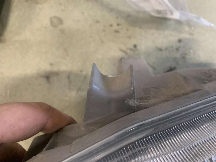 Frontlykt venstre halogen til Toyota Hiace 1996-2001 (Fase 1)  