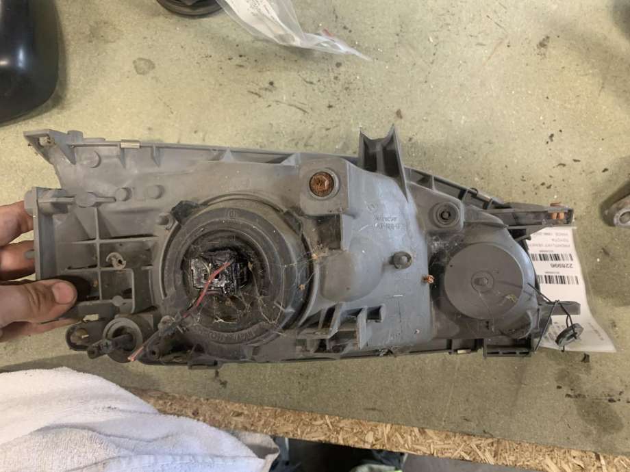 Frontlykt venstre halogen til Toyota Hiace 1996-2001 (Fase 1)  