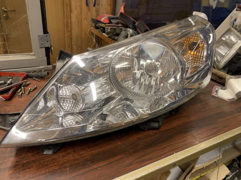 Frontlykt venstre halogen til Peugeot Expert 2007-2016 (Type II)