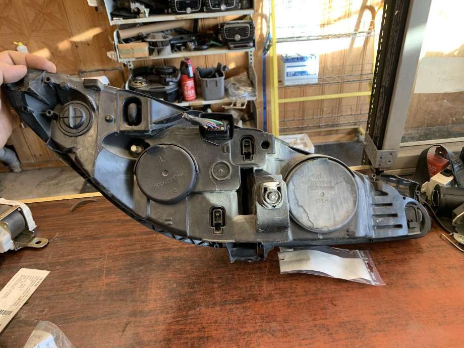 Frontlykt venstre halogen til Peugeot 308 2007-2011 (Type I, Fase 1)  