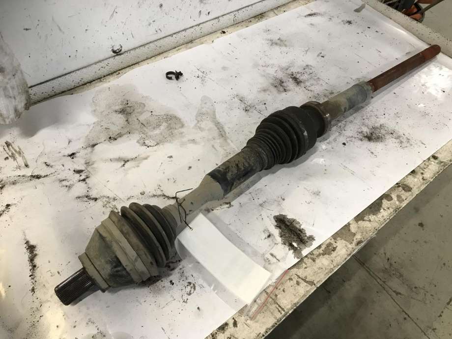 Drivaksel høyre foran, diesel/automat til Volvo XC60, 2008-2013 (Type I, Fase 1)  