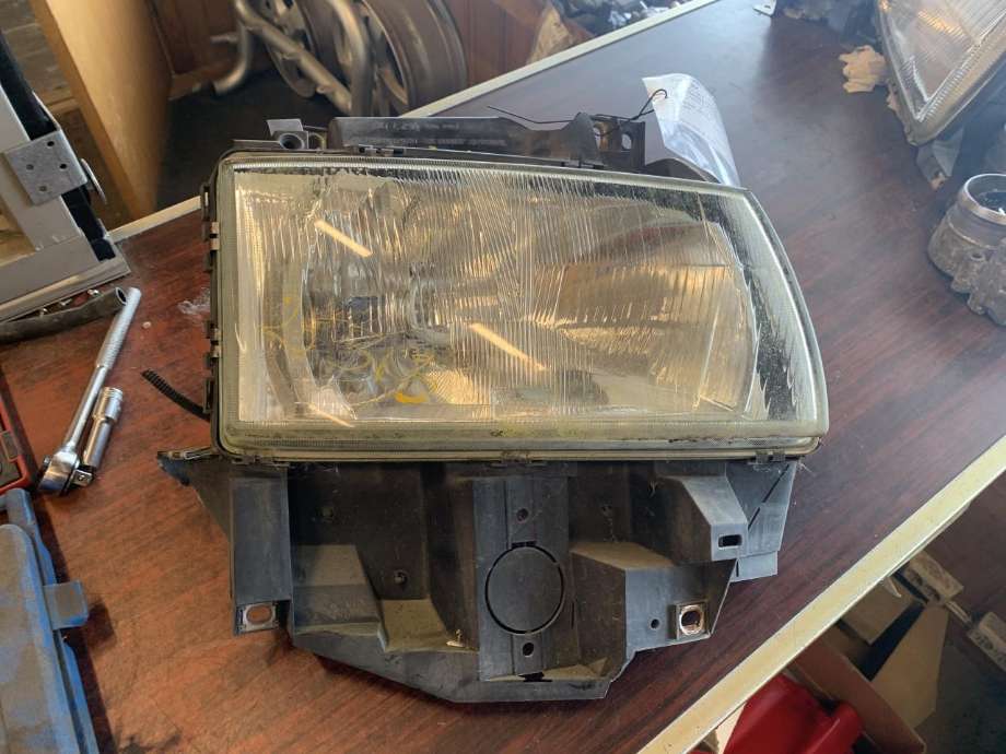 Frontlykt høyre halogen til VW Transporter / Caravelle, 1990-2003 (T4) (T4) 