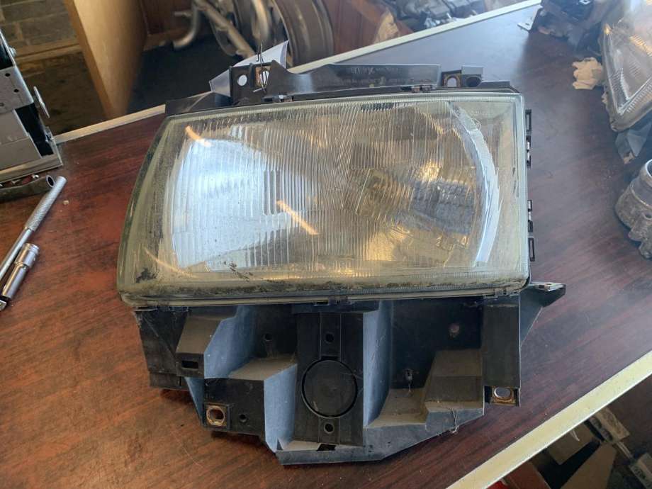 Frontlykt venstre halogen til VW Transporter / Caravelle, 1990-2003 (T4) (T4) 