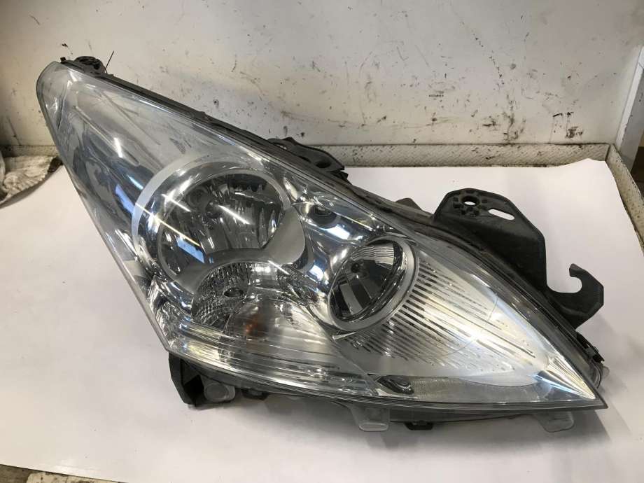 Frontlykt høyre halogen til Peugeot 5008, 2010-2017 (Type I)  