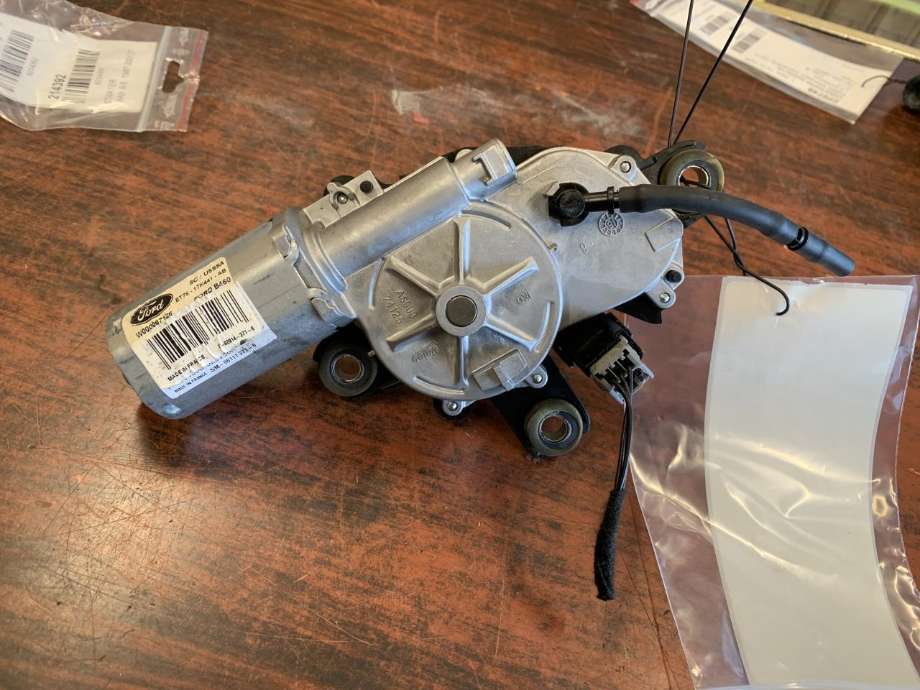 Viskermotor bakrute til Ford Transit Courier, 2014-2018 (Type I, Fase 1)  (S-92914-271-6)