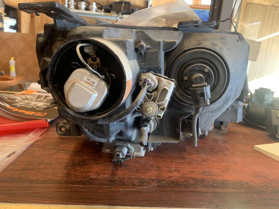 Frontlykt venstre xenon til Suzuki Grand Vitara 2005-2015 (Type III)  