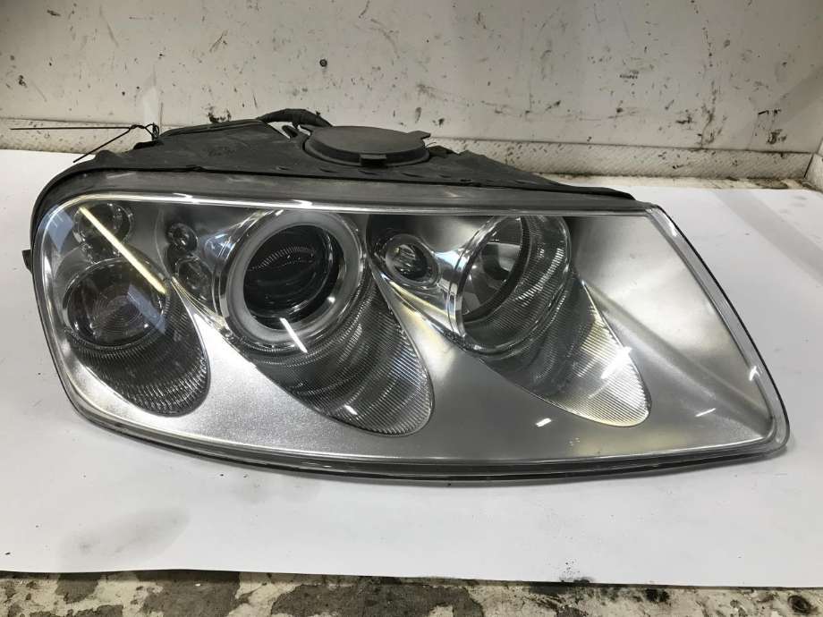 Frontlykt høyre halogen til VW Touareg, 2003-2007 (Type I, Fase 1)  