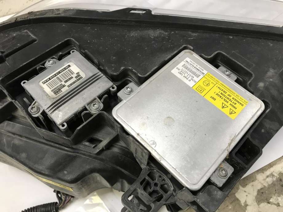 Frontlykt høyre xenon til Volvo V70 2007-2013 (Type III, Fase 1)  