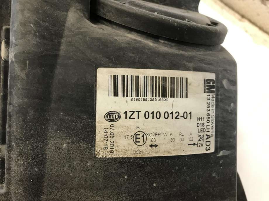 Frontlykt venstre xenon til Opel Astra J 2010-2015  