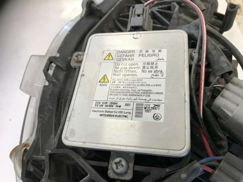 Frontlykt høyre xenon til Mitsubishi ASX 2010-2019