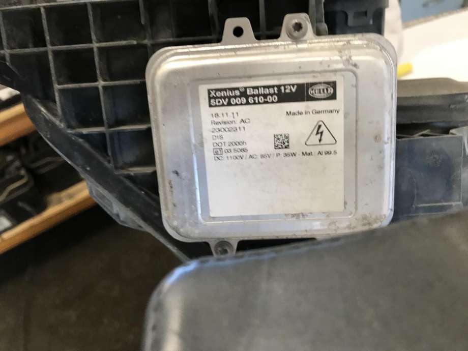 Frontlykt venstre xenon til Nissan Qashqai 2010-2014 (Type I, Fase 2)  