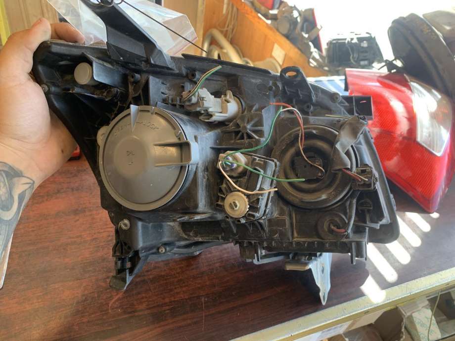 Frontlykt venstre halogen til Toyota Avensis 2003-2008 (Type II)  