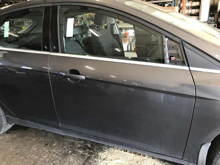Dør høyre foran til Ford Focus, 2014-2018 (Type III, Fase 2)  