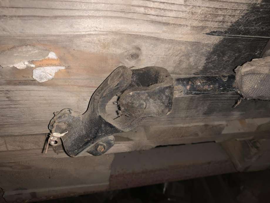 Rattaksel til Ford Sierra 1987-1993  