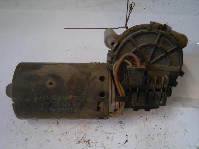 Viskermotor frontrute til Ford Sierra 1982-1987 (0390246304|83BB-17B571|)