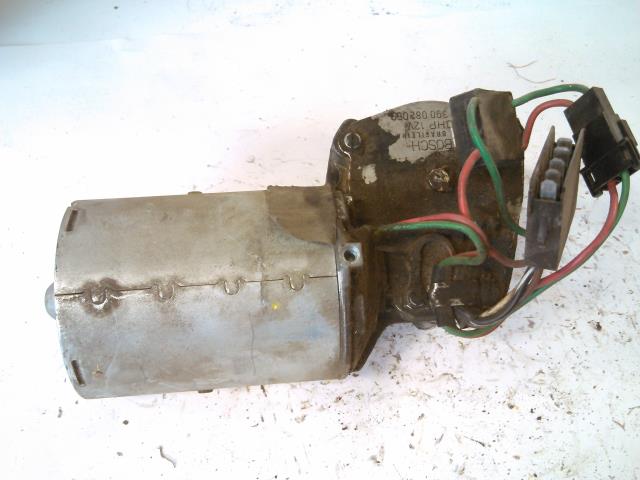 Viskermotor frontrute til Ford Escort 1981-1985  (9390082059|)