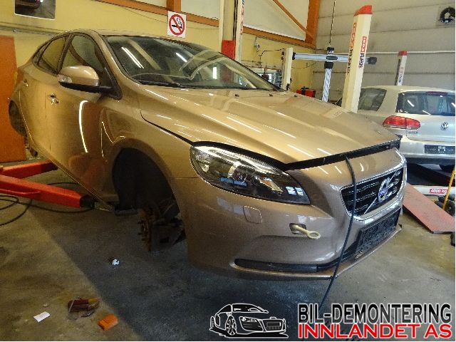Volvo V40 2012-2019 , Motorkode: D4162T, Girkassekode: 1285228