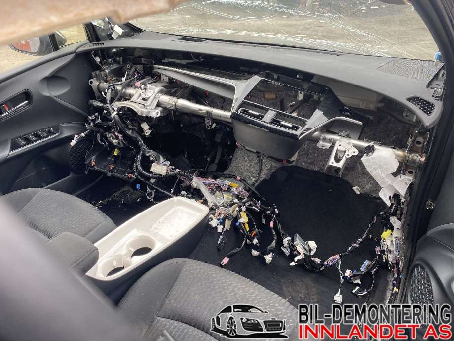 Toyota Prius 2016-2023 (Type IV) (combi) (combi), Motorkode: 2ZR-FXE, Girkassekode: P610