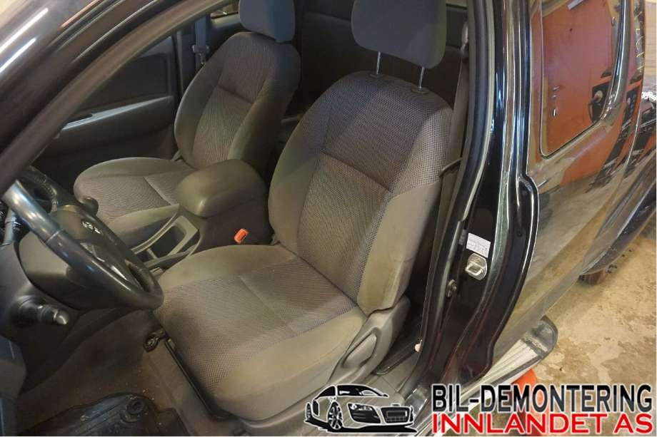 Toyota Hilux 2012-2016 delebil , Motorkode: 2KD-FTV, Girkassekode: 33030-0K750