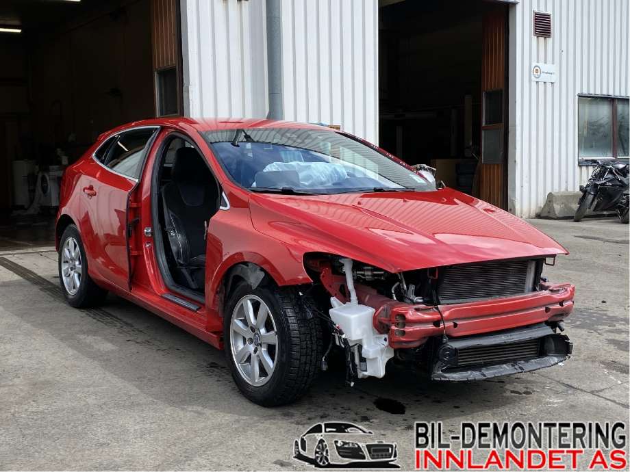 Volvo V40 2012-2019 , Motorkode: B4204T38, Girkassekode: M66 36010298