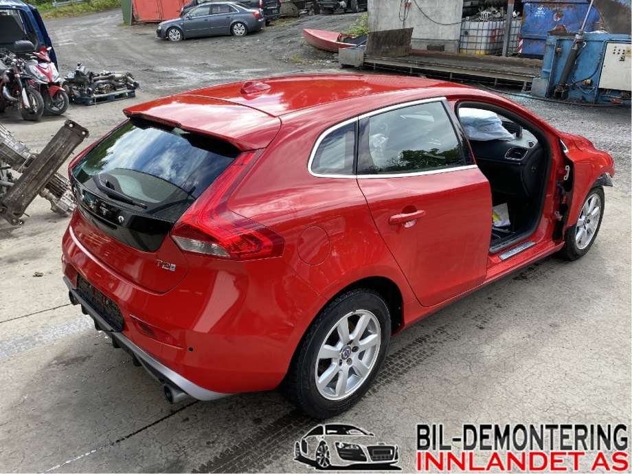 Volvo V40 2012-2019 , Motorkode: B4204T38, Girkassekode: M66 36010298