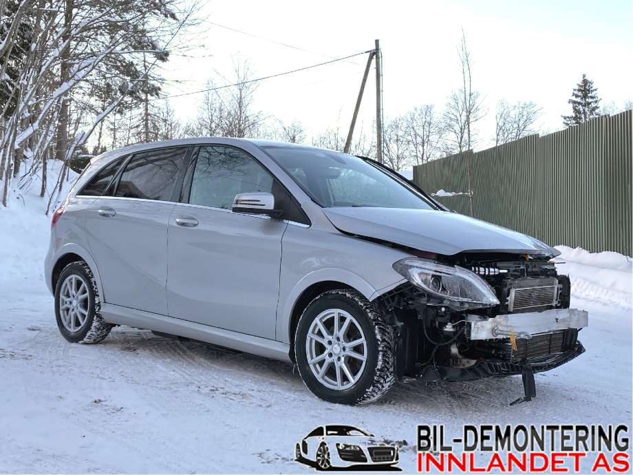 Mercedes B-Klasse 2011-2018 (W246) (W246), Motorkode: EM0004, Girkassekode: 