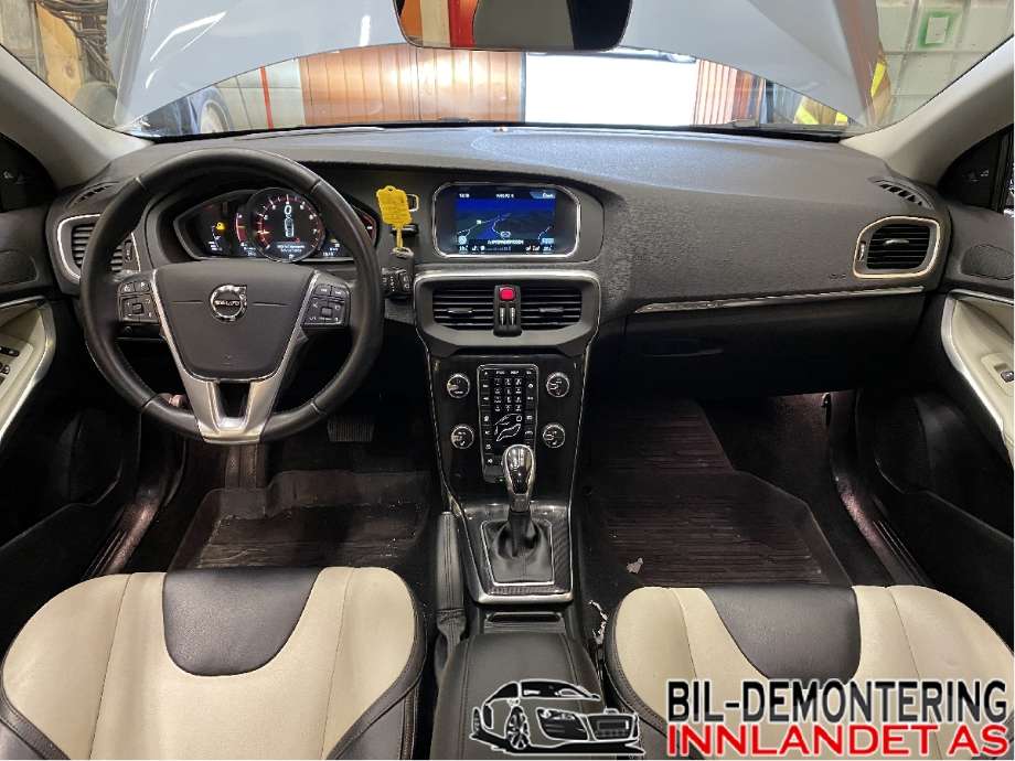 Volvo V40 2012-2019 , Motorkode: B4154T4, Girkassekode: 1285202