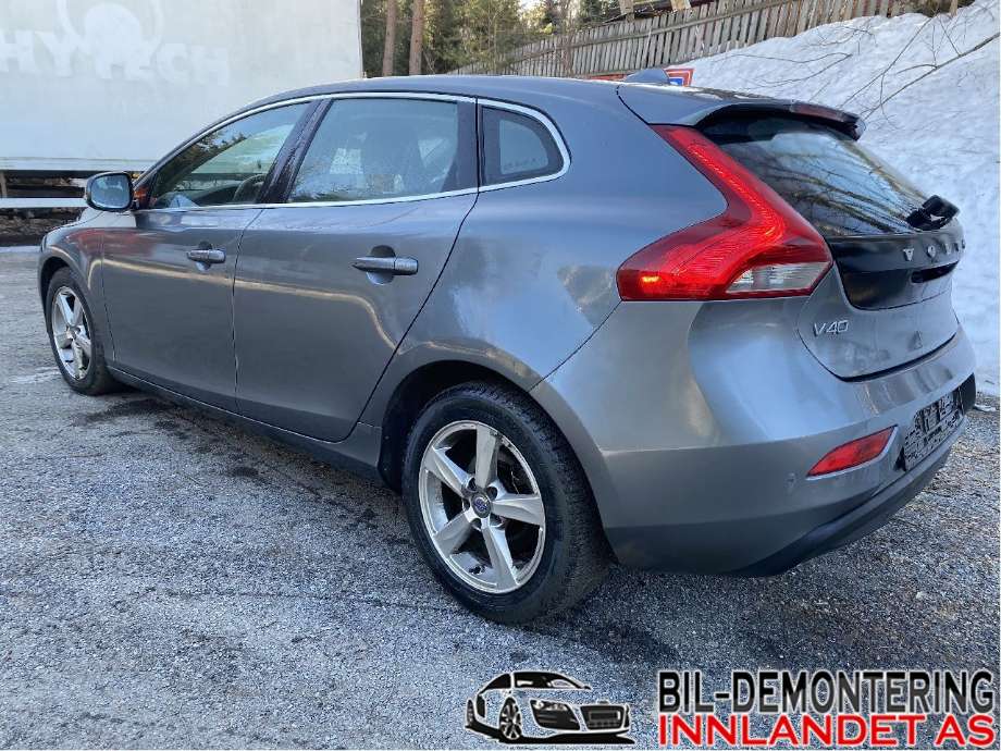 Volvo V40 2012-2019 , Motorkode: D4162T, Girkassekode: MPS6
