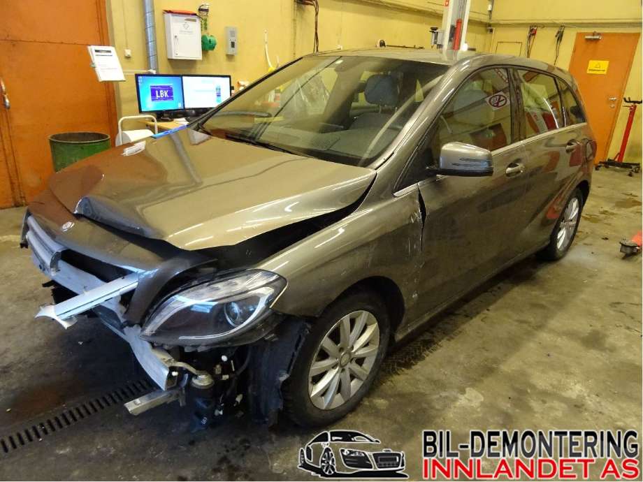 Hjulspindel venstre foran til Mercedes B-Klasse, 2011-2018 (W246) (W246) (A 246 332 01 00)